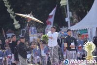 Prosesi Pisowanan Agung di alun alun Wonosobo sebagai puncak peringatan Hari Jadi ke 201.