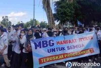 Ribuan relawan menggelar aksi damai di Alun-alun Wonosobo pada Rabu kemarin.