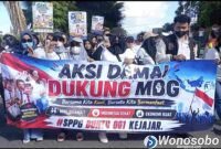 Ribuan relawan menggelar aksi damai di Alun-alun Wonosobo pada Rabu kemarin.