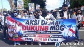 Ribuan relawan menggelar aksi damai di Alun-alun Wonosobo pada Rabu kemarin.