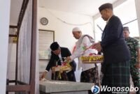 Jajaran Pemkab Wonosobo saat menggelar ziarah ke makam Bupati Wonosobo pertama, Kanjeng Raden Tumenggung (KRT) Setjonegoro, di Desa Payaman, Kecamatan Secang, Kabupaten Magelang, Selasa (21/7/2026).