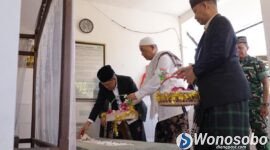 Jajaran Pemkab Wonosobo saat menggelar ziarah ke makam Bupati Wonosobo pertama, Kanjeng Raden Tumenggung (KRT) Setjonegoro, di Desa Payaman, Kecamatan Secang, Kabupaten Magelang, Selasa (21/7/2026).