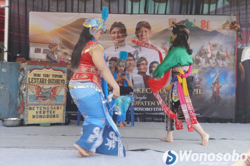 Pentas seni dalam rangka HUT ke 201 Kabupaten Wonosobo di Kecamatan Kepil.