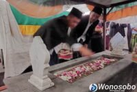 Dandim Letkol Inf Yoyok Suyitno memimpin langsung kegiatan tersebut di Makam KRT Selomanik Kaliwiro pada Jumat petang.