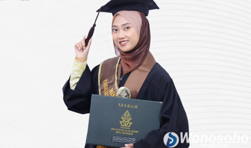 Nurina Zain berhasil meraih predikat wisudawan terbaik UIN Walisongo pada Sabtu (22/8/2026).