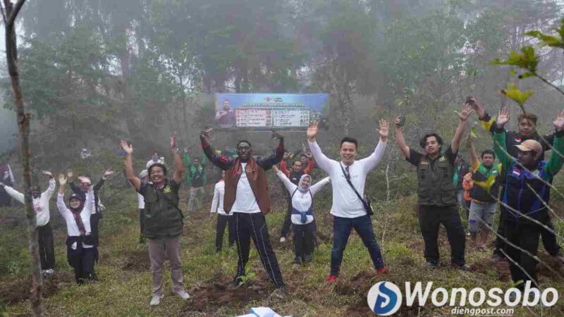 Penanaman di lereng Gunung Kembang, tepatnya di Desa Keseneng, Kecamatan Mojotengah, Kabupaten Wonosobo, Kamis (30/7/2026).