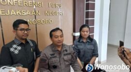 Kepala Seksi Intelijen Kejari Wonosobo, Agung Dhedi Dwi Handes (tengah) saat ditemui awak media.