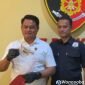 Kasat Reskrim Polres Wonosobo, AKP Arif Kristiawan menunjukan senpi rakitan.