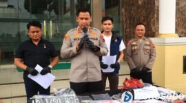 Kapolres Wonosobo AKBP Ricky Pripurna Atmaja memberikan keterangan resmi mengenai penangkapan kasus perampokan di SPBU Selokromo.